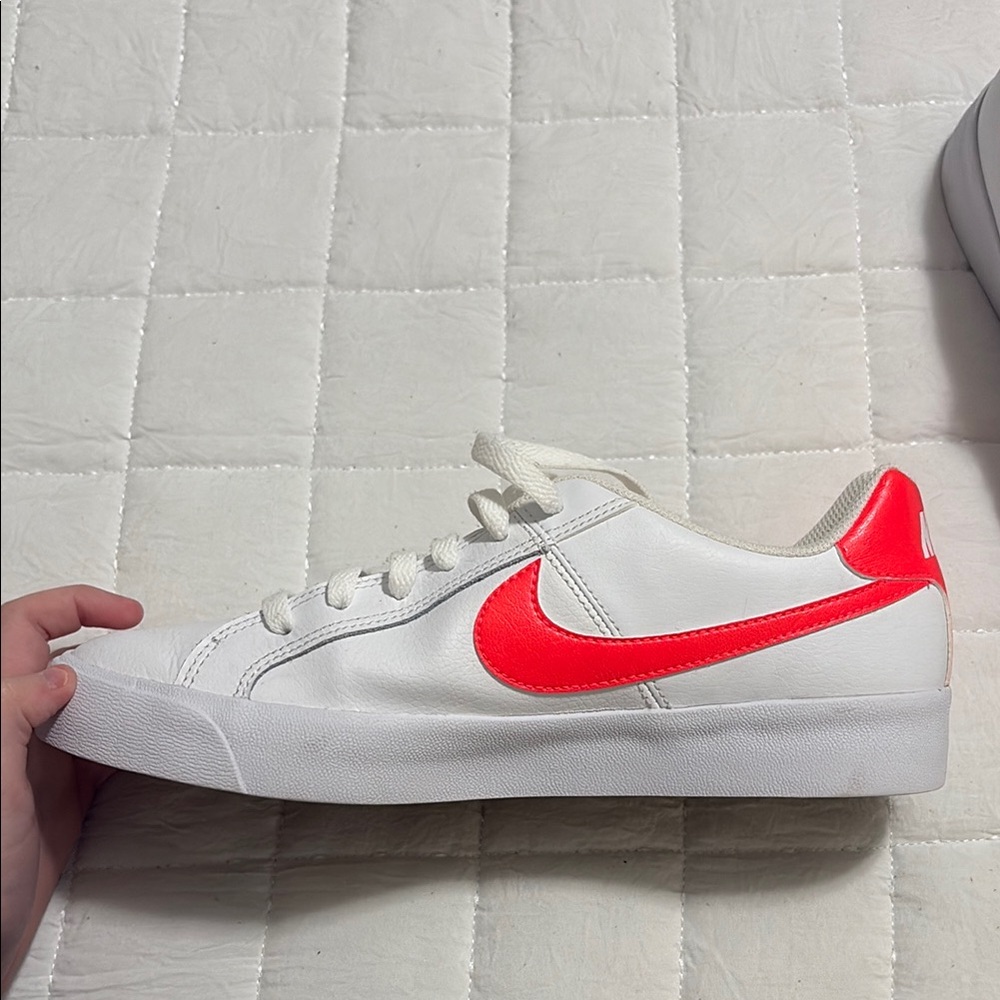 WMNS Nike Court Royale AC Flash Crimson WMNS 9.5 Like new replacement box